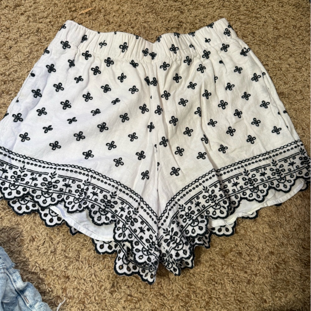 Abercrombie & Fitch White Top with Black Embroidery
